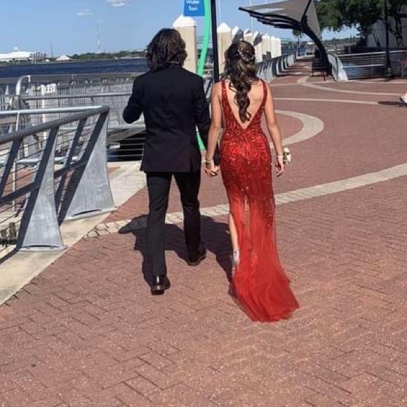 Red Jovani prom dress - Picture 6 of 8